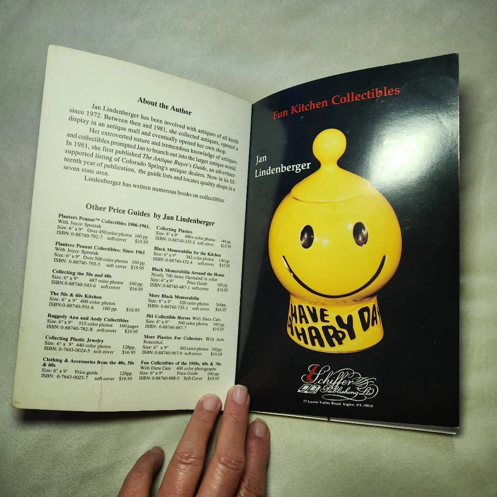 Fun Kitchen Collectibles A Handbook & Price Guide Paperback Published 1996
